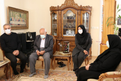 دیدار و اهدای تندیس ملی فداکاری به خانواده شهید مدافع سلامت بوشهری